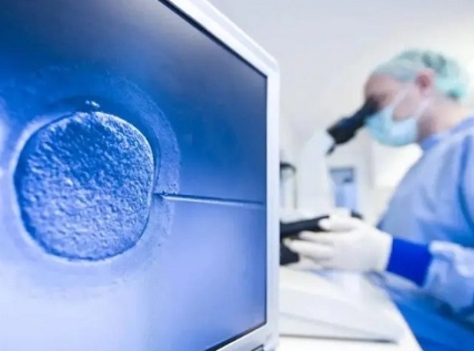 郑州高龄女性试管生育费用揭秘：2025年最新价格与影响因素